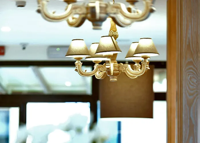 Ambassador Otel Pesaro