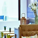 Ambassador 3*