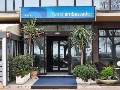 Ambassador Готель Пезаро