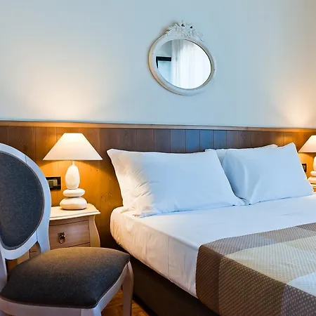 Ambassador 3* 페자로