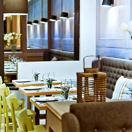 호텔 Ambassador 페자로