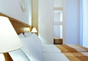 Ambassador Готель 3*
